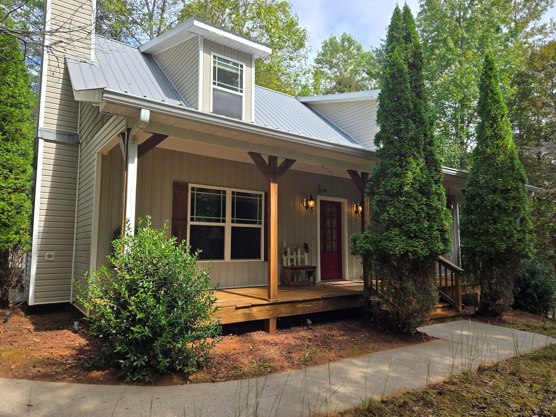VACATION HOME AND ROOF IN CLEVELAND, GA, SOFT WASHED FOR THE HOLIDAY SEASON